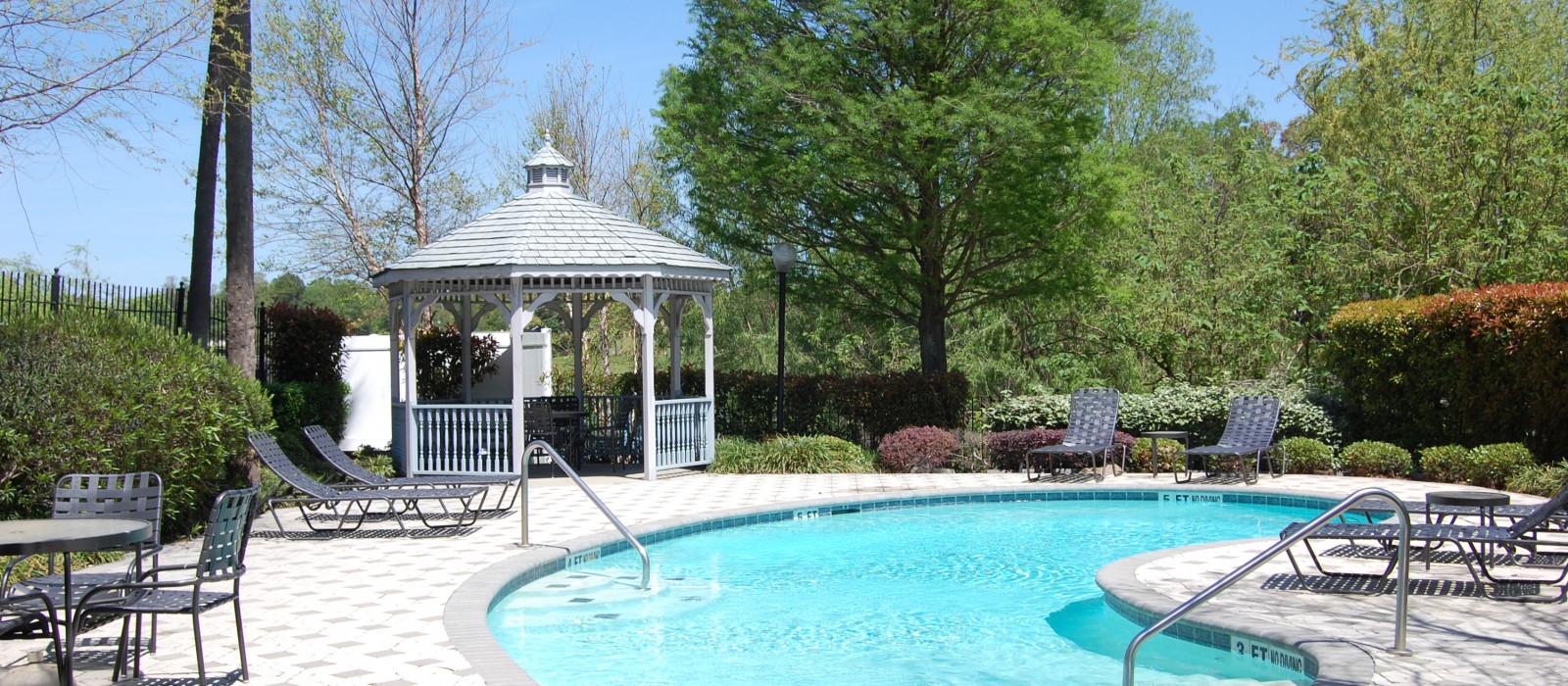 Lake Towers Apartments in Baton Rouge, LA 1, 2, 3 Bedroom Apartments